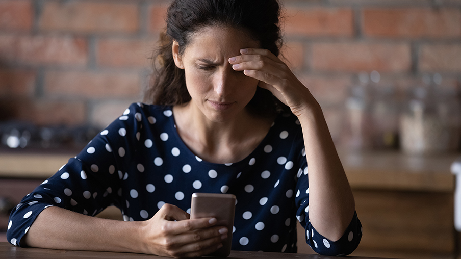 Paciente cumplimentando cuestionario sms 